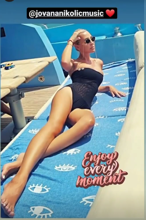 FOTO: Pjevačica Jovana Nikolić Mišković na jahti u Crnoj Gori