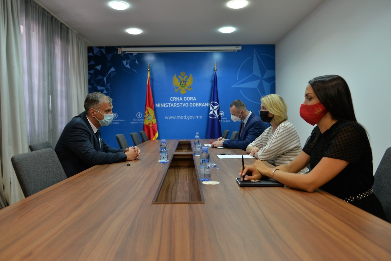 Ministarka Injac ugostila u MO ambasadora Jukića