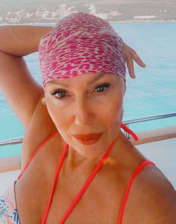 Lepa Brena se skinula u Crnoj Gori, svi se pitaju zbog čega je tako vitka (FOTO)