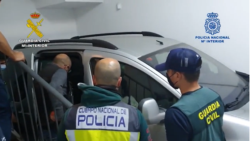 Na Kanarima pohapšeni &#8220;ŠKALJARCI&#8221;, kod njih nađeno 400 kg kokaina u koferima i pola miliona eura (VIDEO, FOTO)