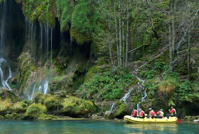 Splavarenje i rafting rijekom Tarom bezbjedni nakon suzbijanja požara