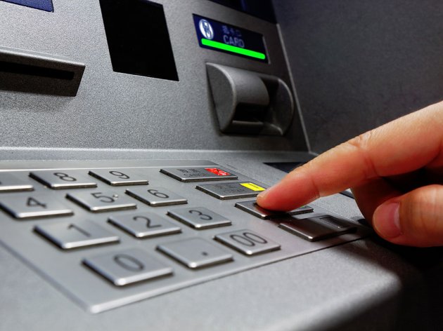 Za podizanje novca sa tuđih bankomata provizija do tri odsto