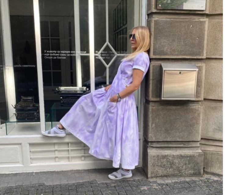 FOTO: Da li žena u sedamdesetim treba da nosi MINI SUKNJU?