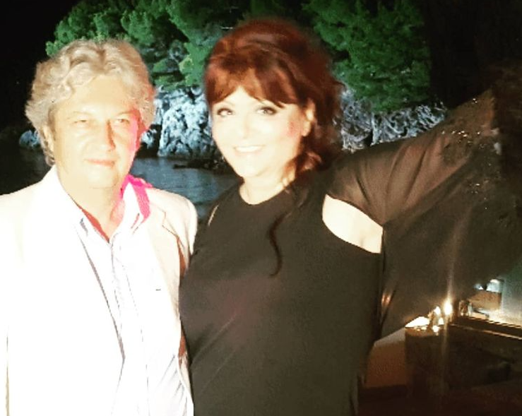 MILOMIR MARIĆ I VESNA RADUSINOVIĆ žive u luksuznom domu punom antikviteta i slika! (FOTO)