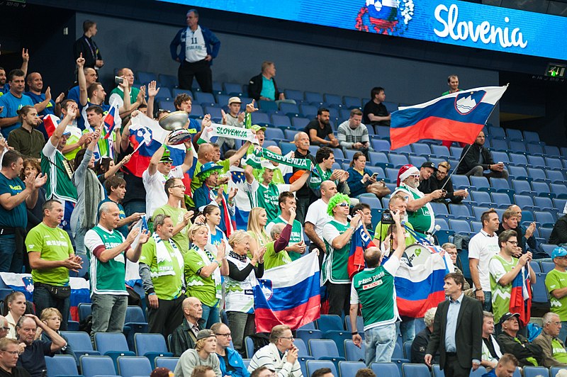 Slovencima pušteno Bože pravde, zvižduci u dvorani