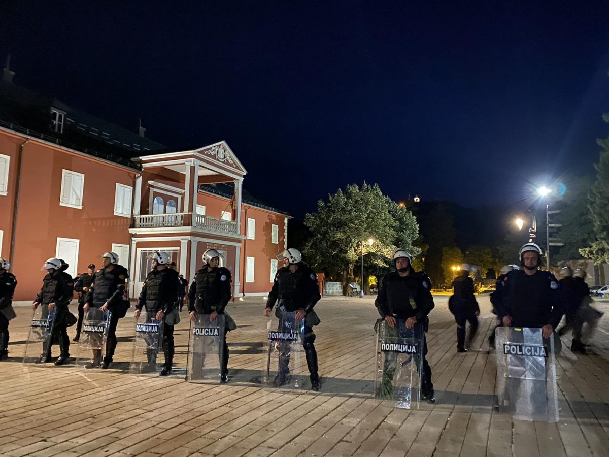 Policiji 500 kompleta da brani srpske popove od crnogorskih građana