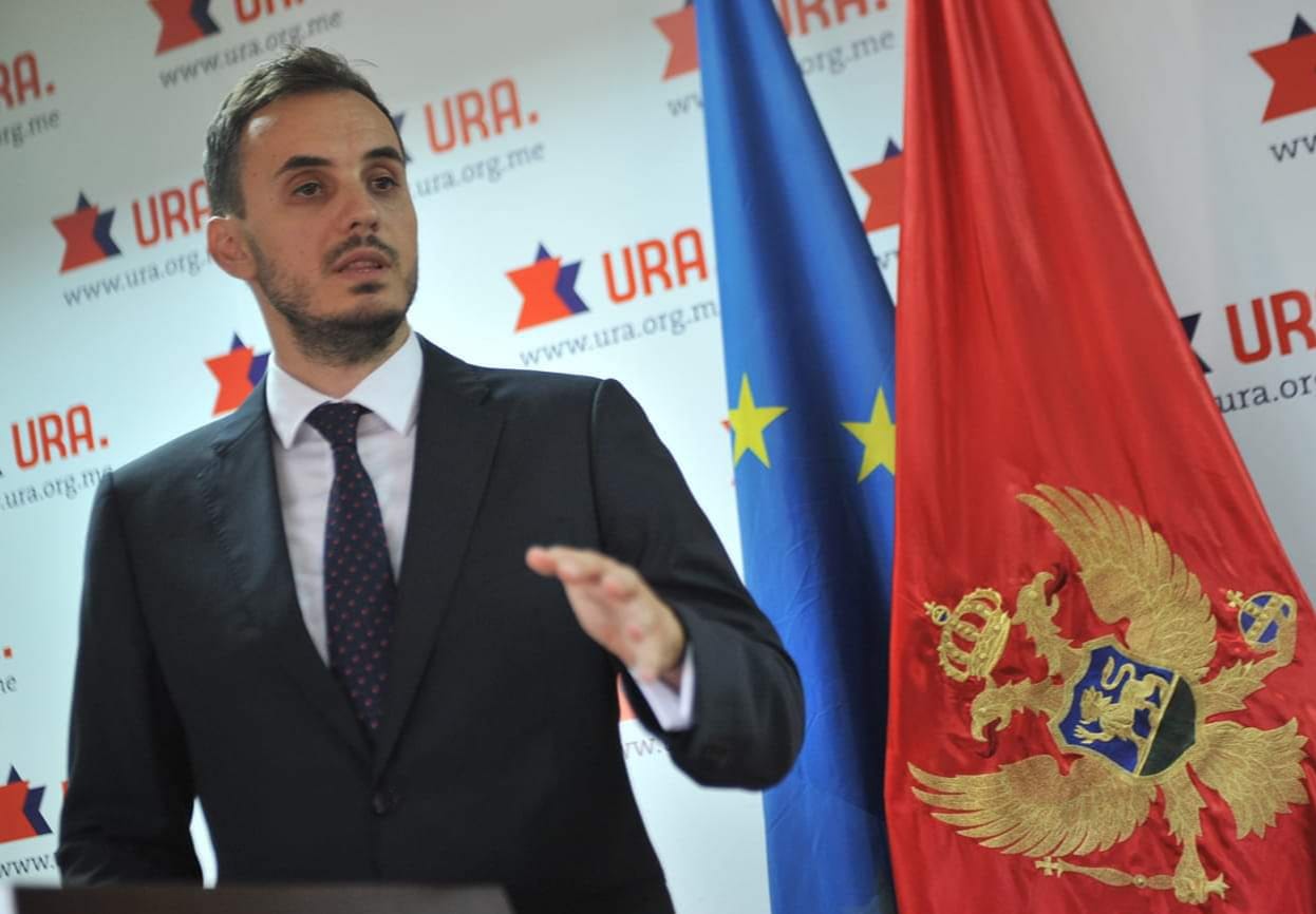 Konatar osudio ponašanje Bečića: Zbog jeftinog populizma zgrada Skupštine nije u duginim bojama