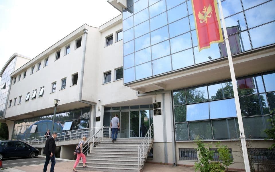 Ministarstvo prosvjete za STANDARD: Počele isporuke lož ulja za preko 100 vaspitno obrazovnih ustanova