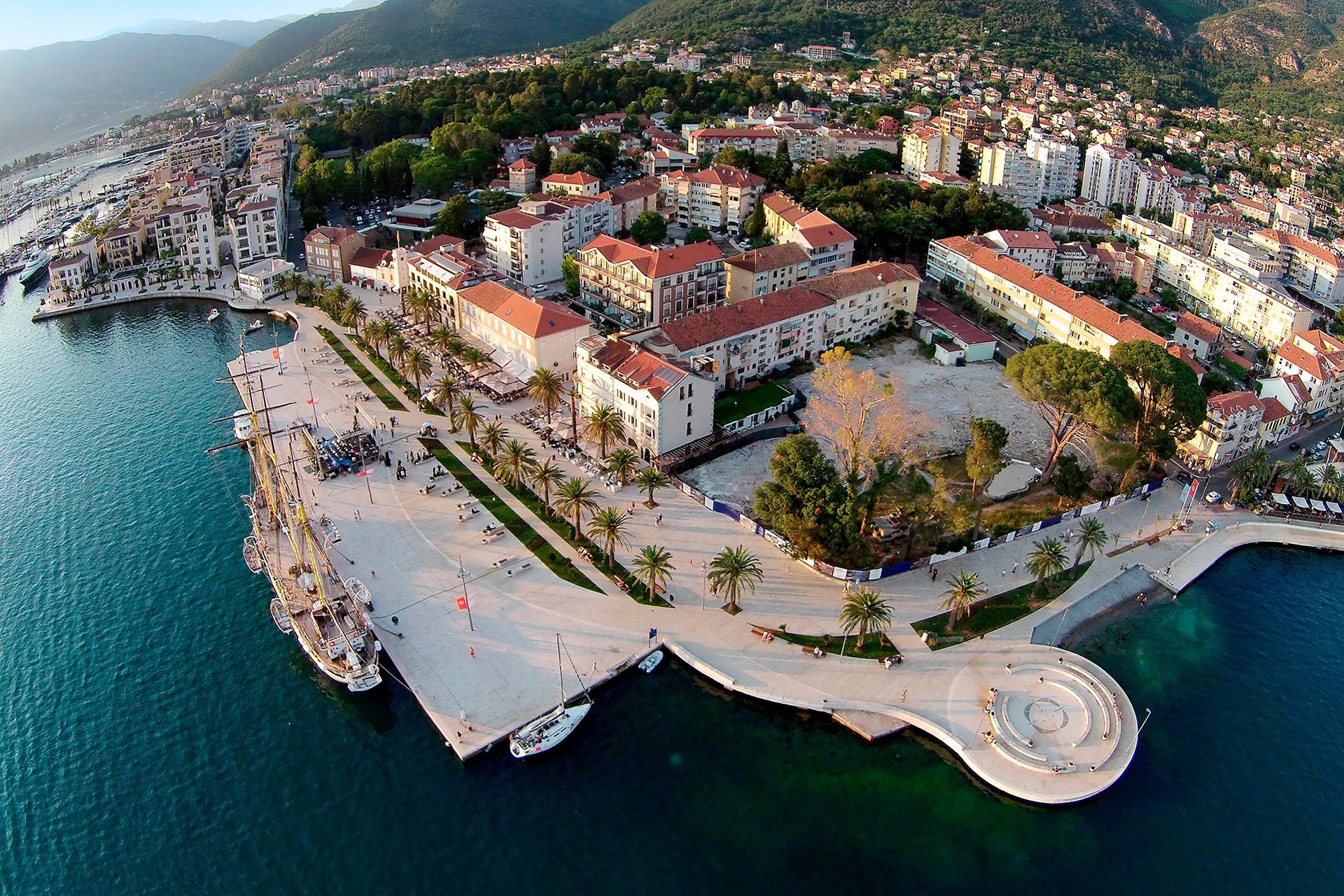Tivat: Palo stablo u centru grada, gradski park zatvoren zbog jakog vjetra