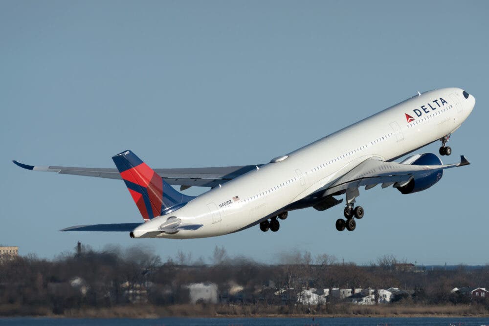 Poslije drame u vazduhu, avion bezbjedno sletio