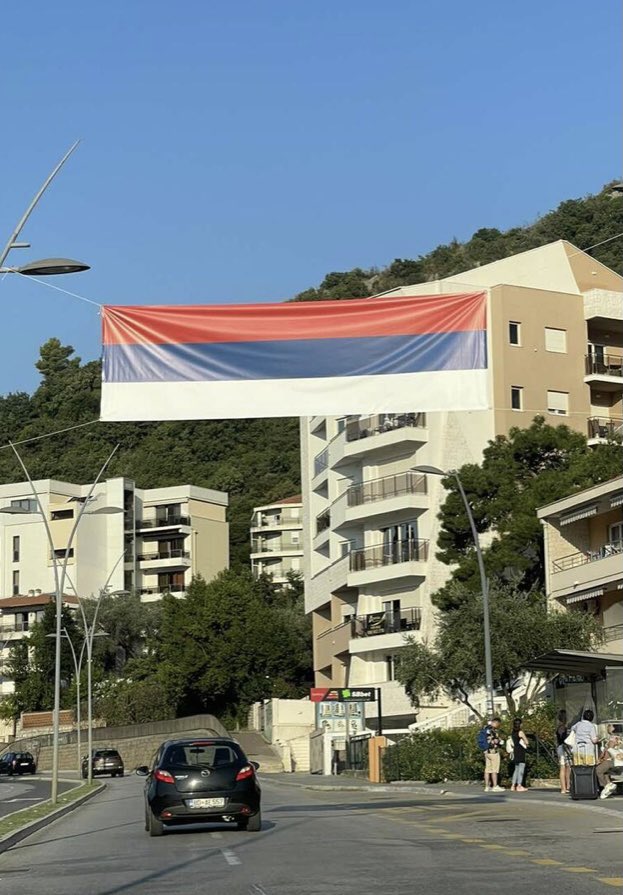 U Budvi trobojke povodom &#8220;Dana srpskog jedinstva&#8221;