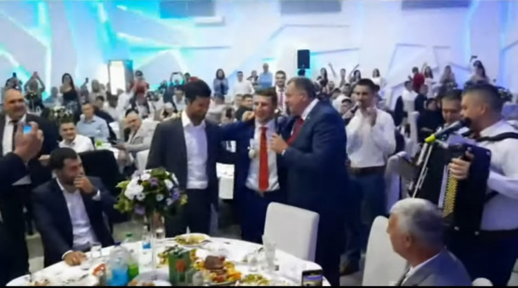 VIDEO: Đoković i Dodik na svadbi zapjevali čuveni narodnjački hit