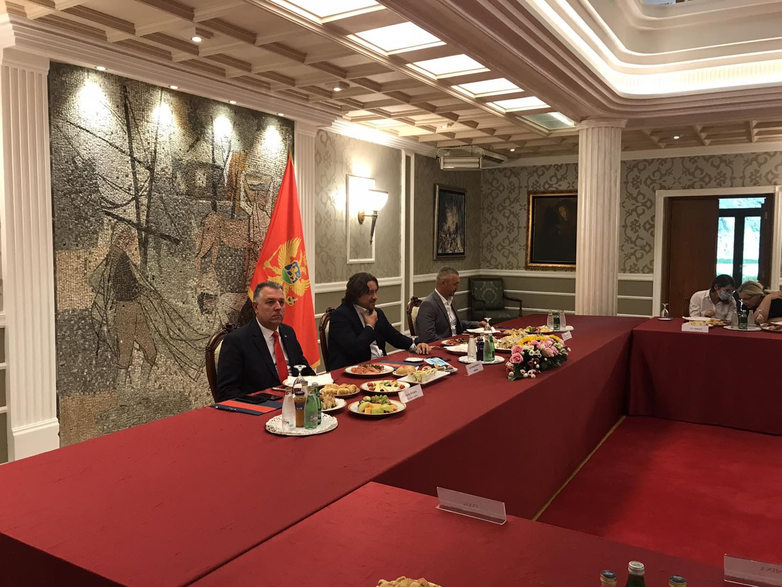 Sekulović: Ne možemo garantovati sigurnost na Cetinju ni novinarima, ni građanima, Brđanin: Skup prekidamo u trenutku izvjesnosti većeg problema
