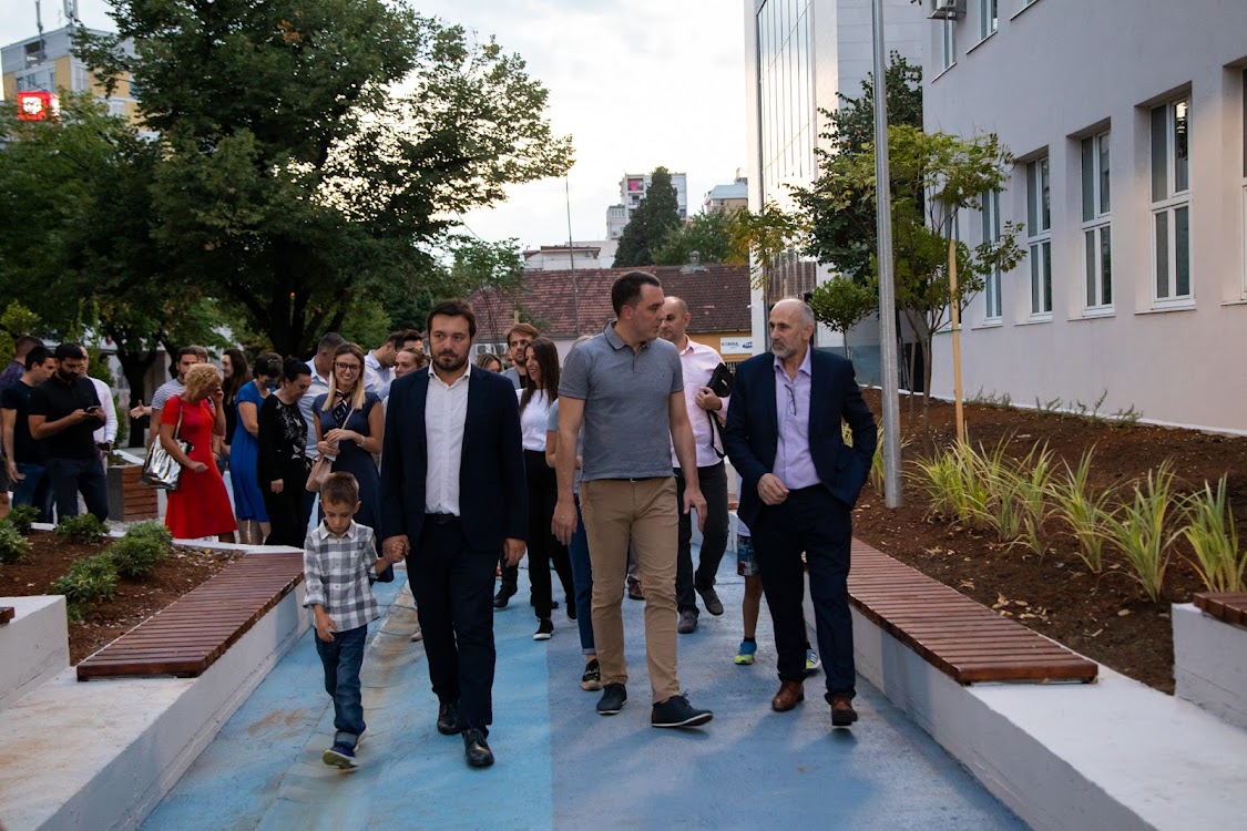 (VIDEO) Dvorište i okolina OŠ Savo Pejanović dobili novi izgled