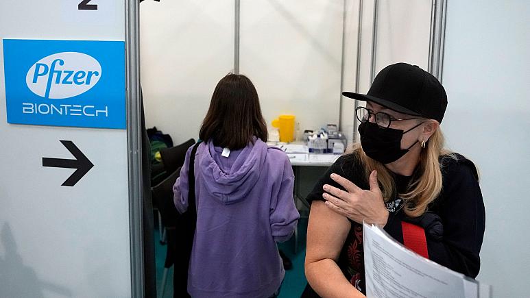 Rusi hrle u Srbiju da bi se vakcinisali  Pfizer-ovom vakcinom protiv COVID-19