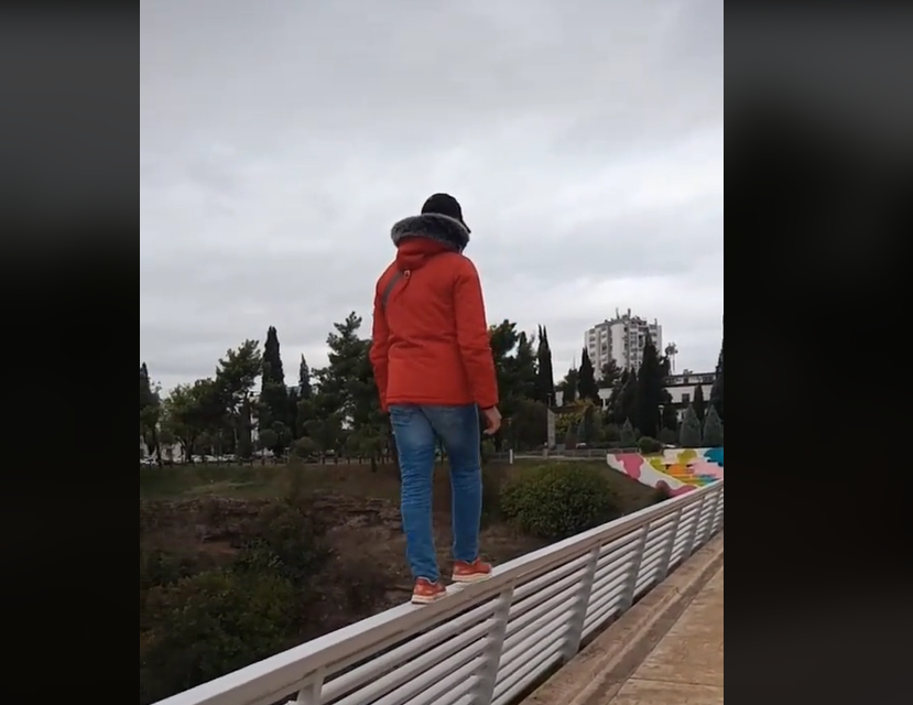 +18 VIDEO: Mladić šetao po MOSTU u Podgorici zbog izazova?