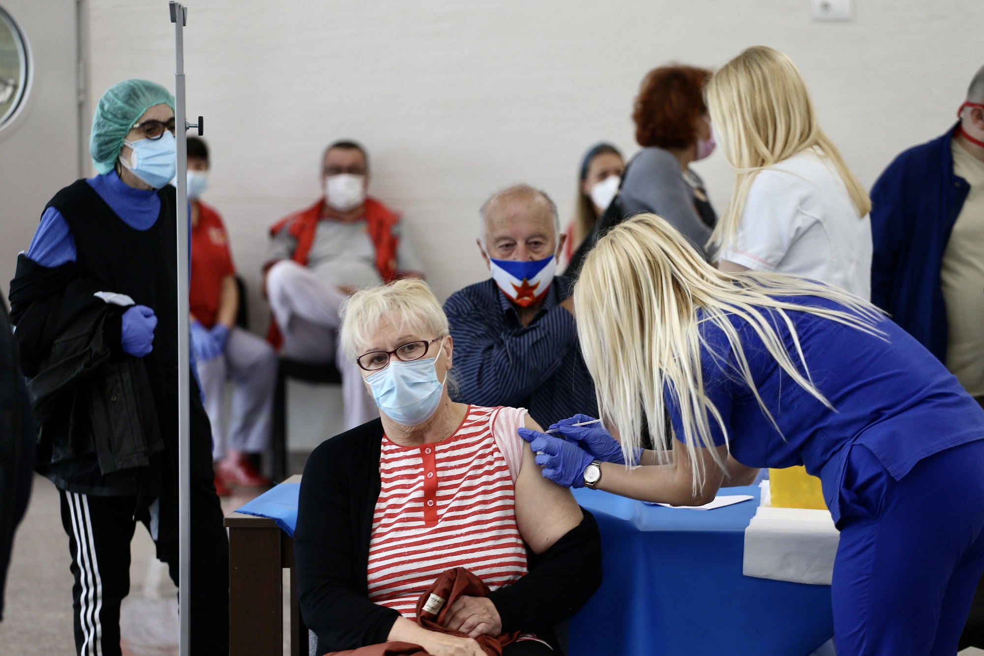 Nove preporuke IJZCG: Uvodi se treća doza za širu populaciju, za starije od 60 godina samo Fajzer