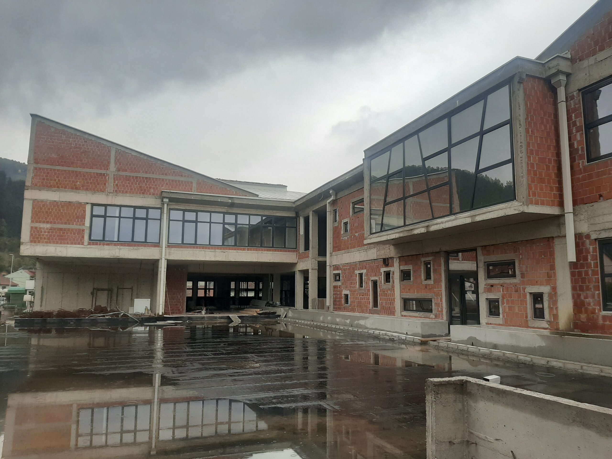 Radovi na objektu škole u Bijelom Polju nastavljeni nakon višemjesečnog zastoja