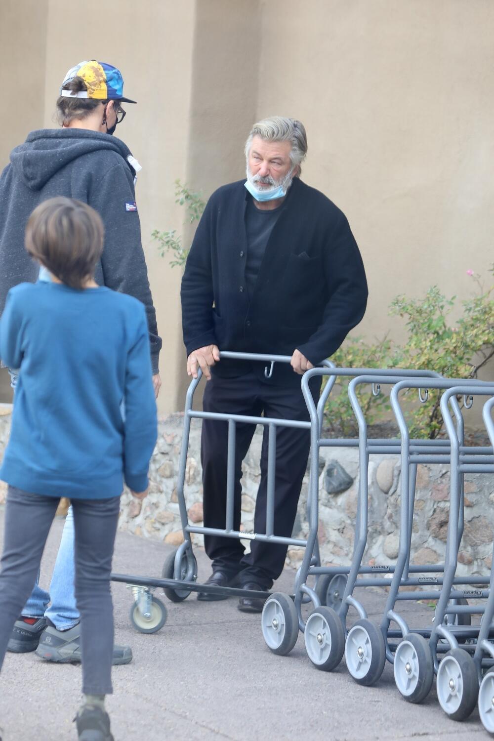 Alek Boldvin viđen u društvu muža i sina saradnice koju je slučajno ubio