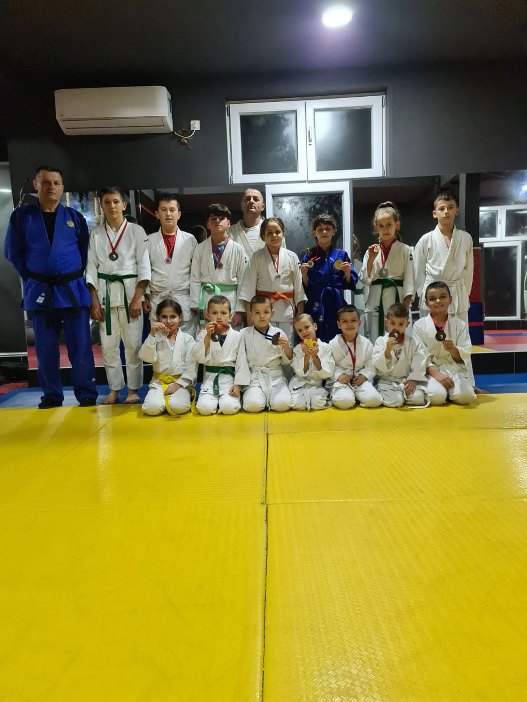 Džudisti i džudistkinje kluba &#8220;Dečić&#8221; osvojili 16 medalja na dva turnira: Trener džudo kluba Akademik iz Nikšica, pokazao nasilničko ponašanje