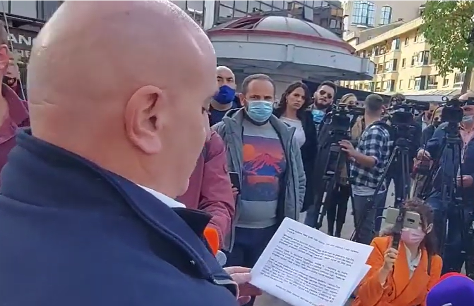 Zeković: Performans je uperen protiv nesposobne Vlade