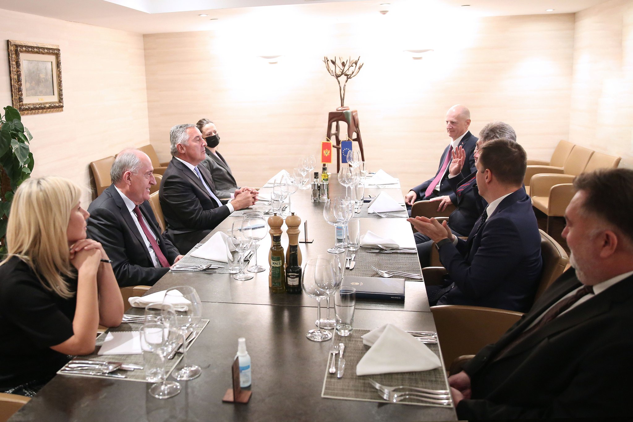 Đukanović se sastao sa ambasadorima Češke, Mađarske, Poljske i Slovačke