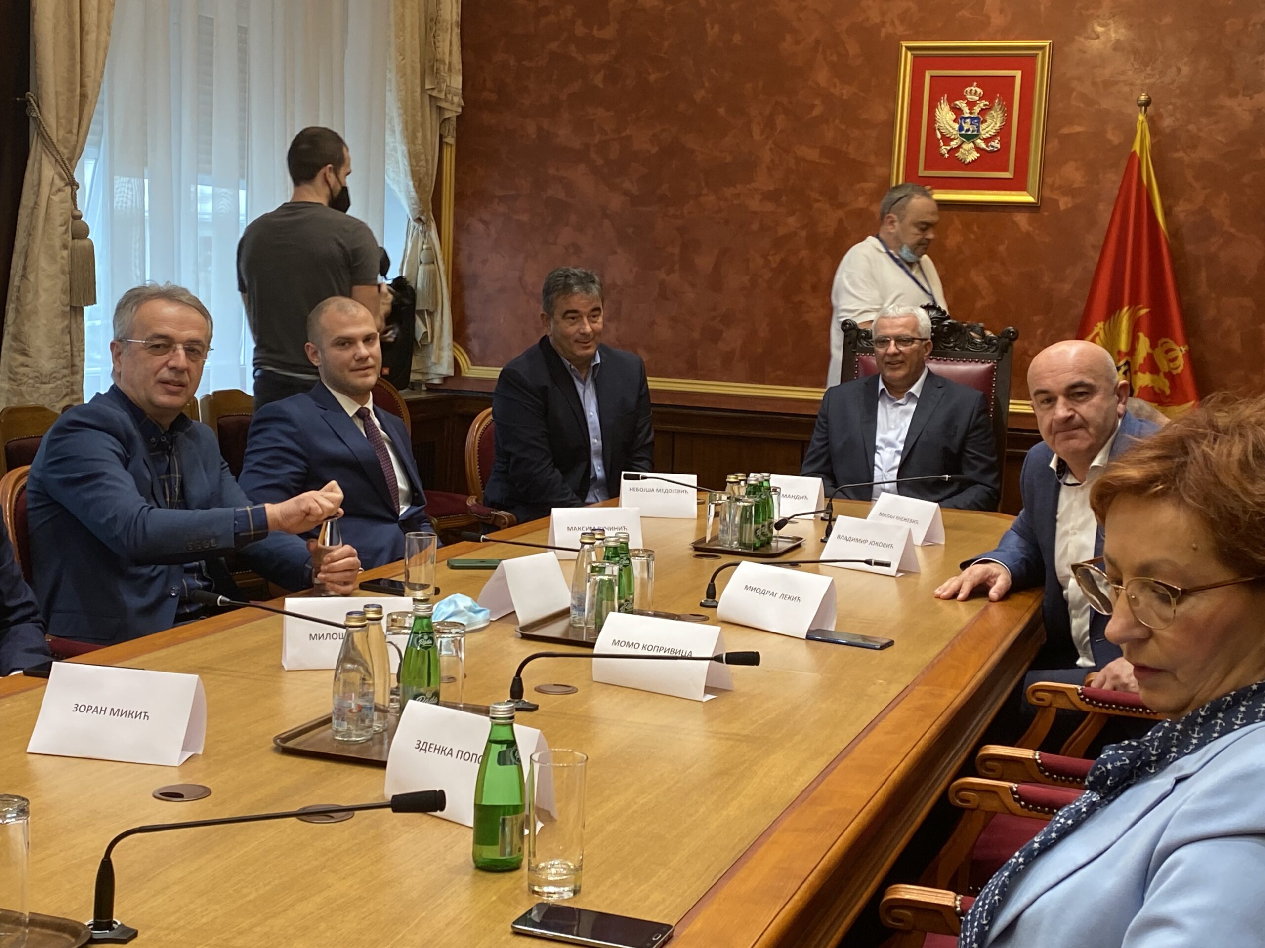 JOŠ NEMA ODLUKE O PREDLOGU DF-a, predstavnici partija za Standard: Imamo stav, ali čekamo petak