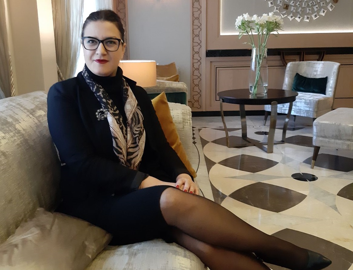 Raščanin-Radičević SVESTRANA ŽENA I POLITIČARKA, za Standard priča o djeci i kuvanju, ima položen lovački ispit i oružni list