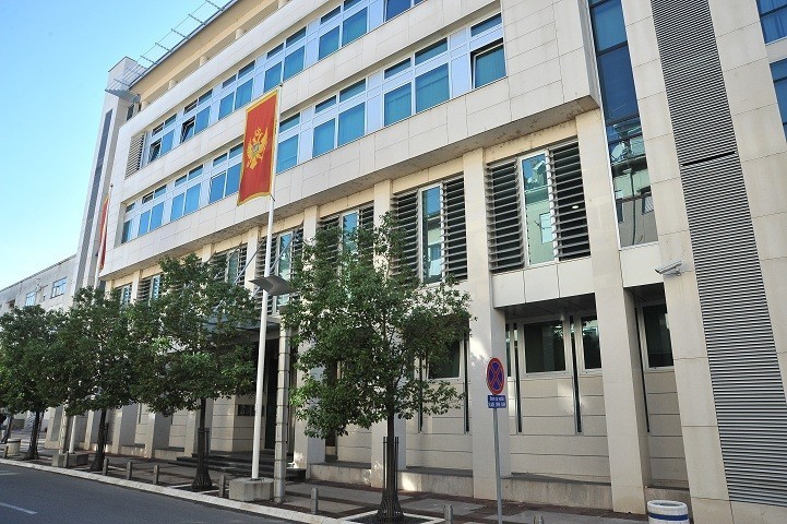Javni dug neće pasti ispod 60 odsto BDP u naredne tri godine