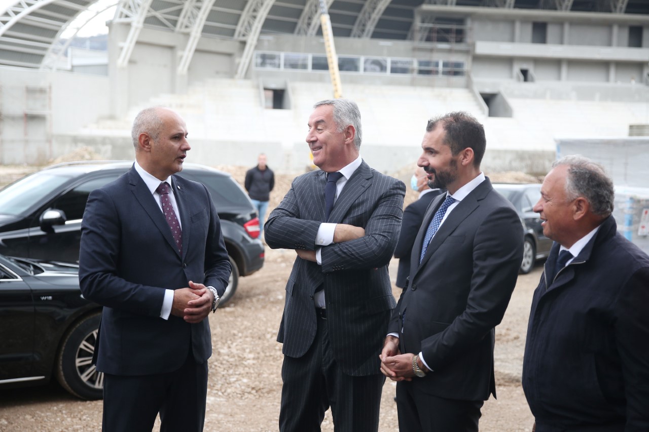 Đukanović obišao radove na gradskom stadionu, razgovarao sa privrednicima