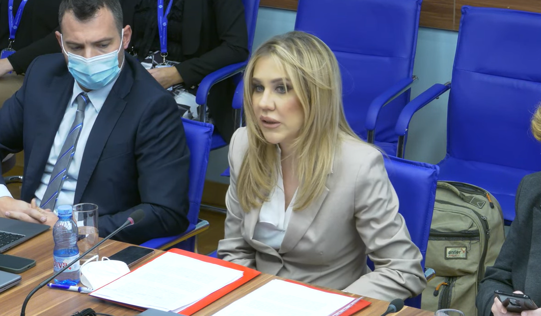 Tri profesora dobila spor na sudu zbog revanšizma direktora ministarke Bratić