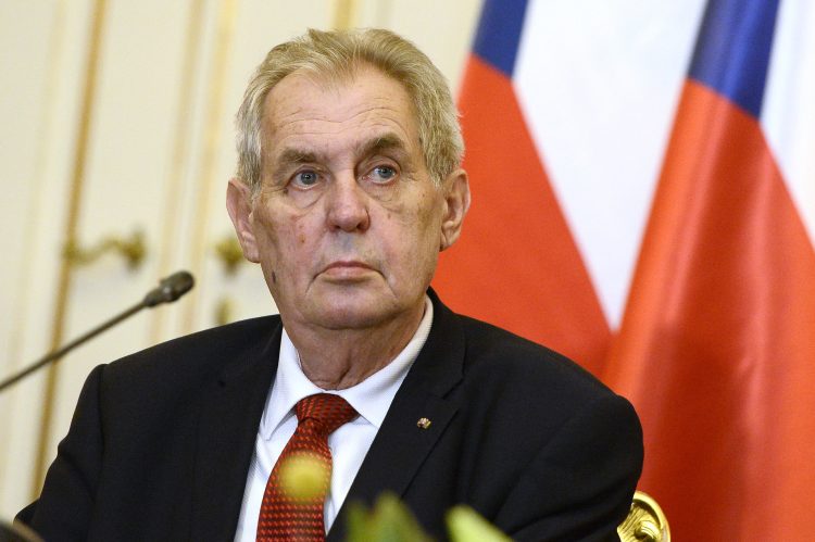 Zeman za obaveznu vakcinaciju: Česi podijeljeni