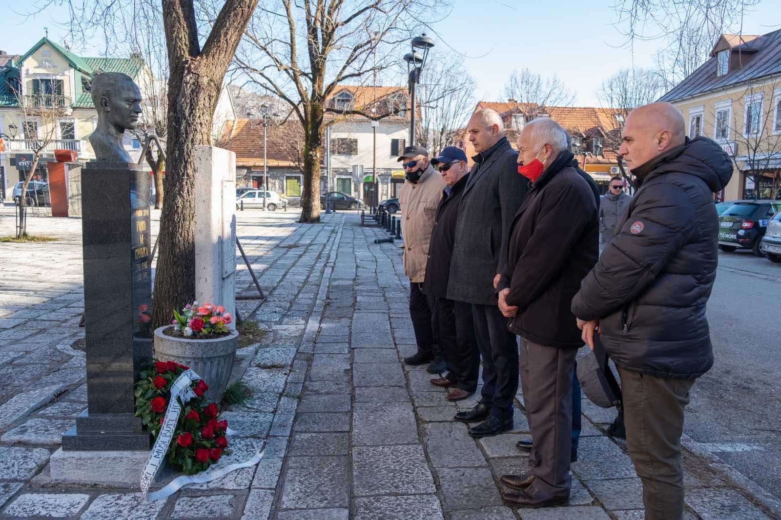 Kašćelan položio vijenac na spomenik Kruški i Hodžiću: Oni su simboli borbe i ljubavi prema CG