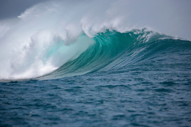 Erupcija podvodnog vulkana, Tonga izdala upozorenje na cunami