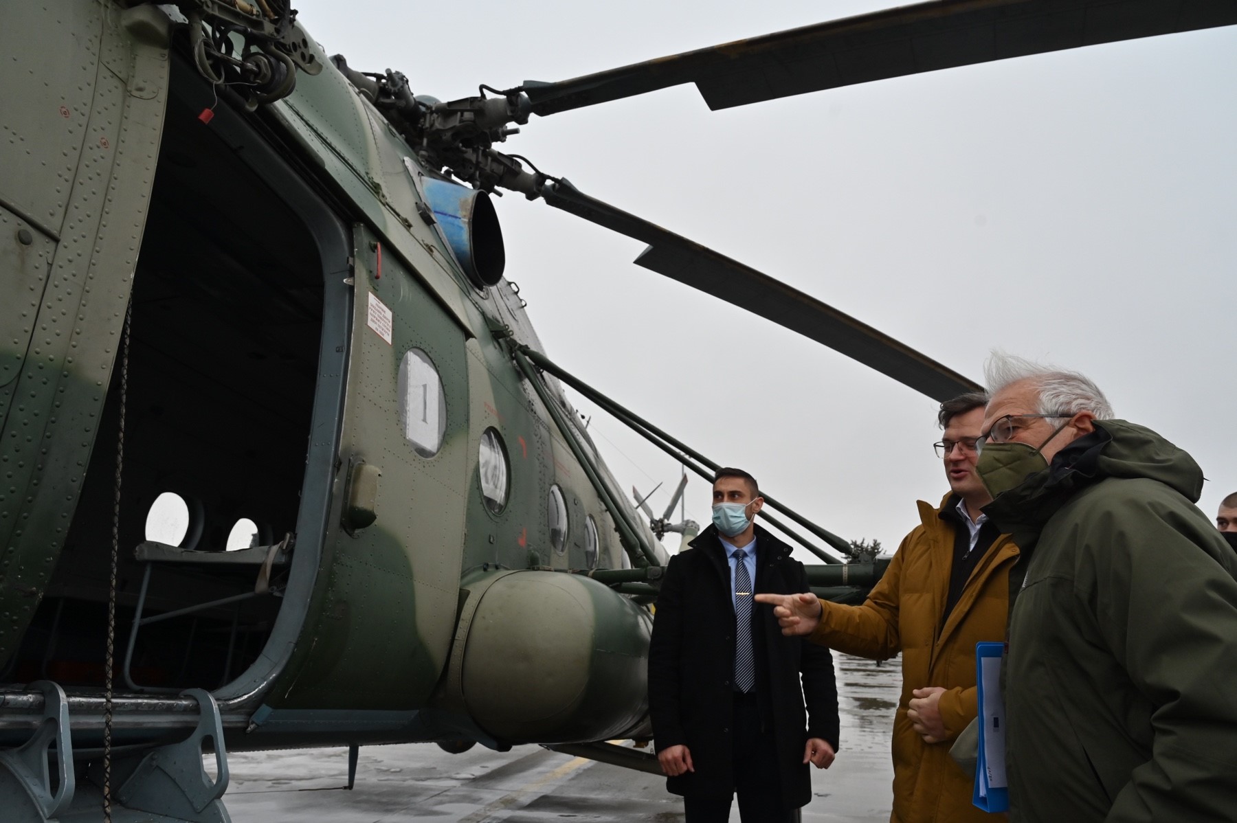 Šef diplomatije EU obišao liniju fronta na istoku Ukrajine