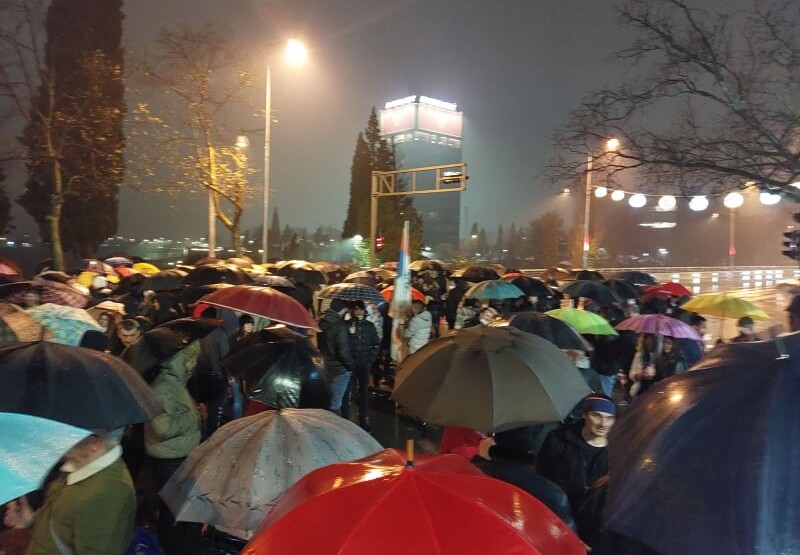 Protesti protiv manjinske vlade održani večeras u nekoliko gradova