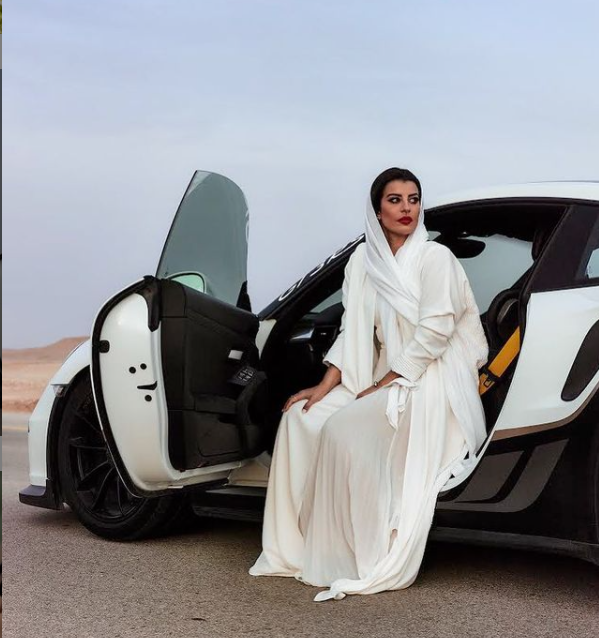 Asil je prva žena iz Saudijske Arabije koja je sebi kupila Ferari