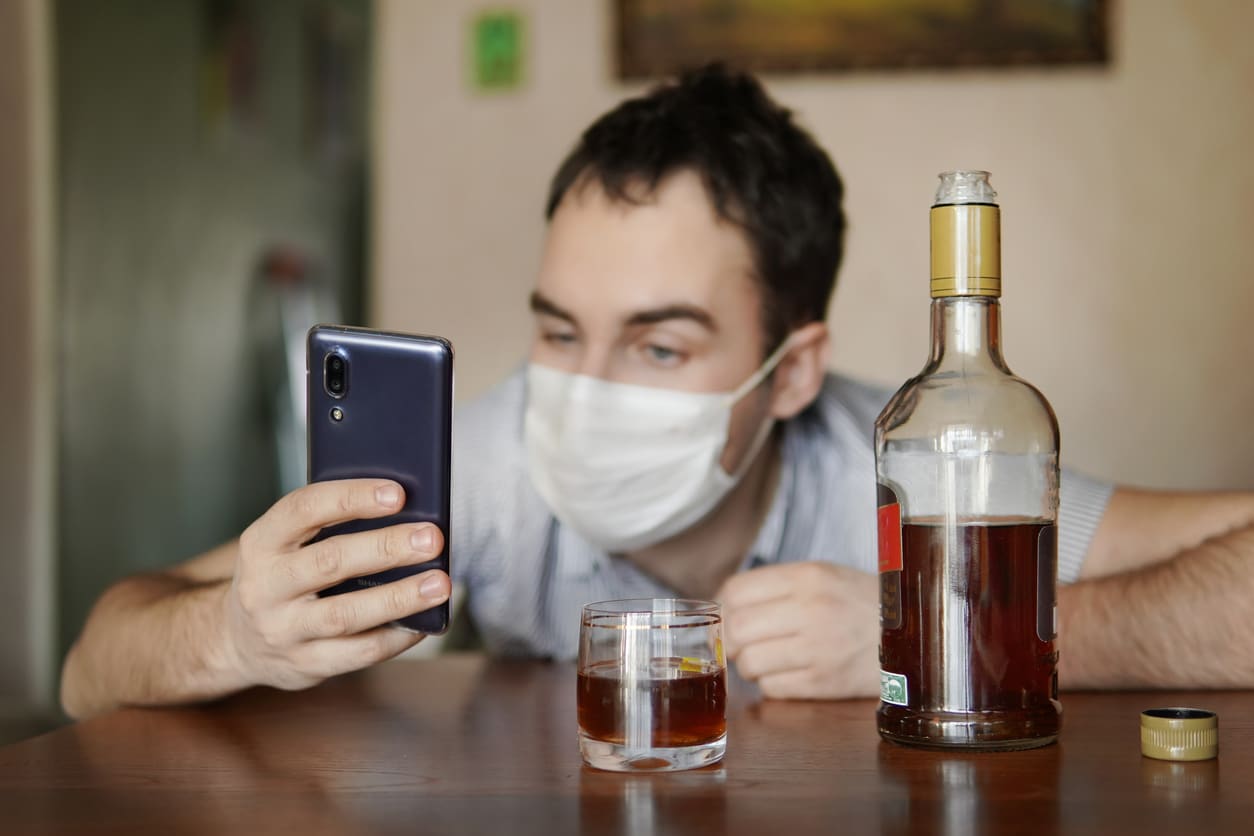 Istraživanja pokazala: Vino smanjuje, a pivo povećava rizik od kovida