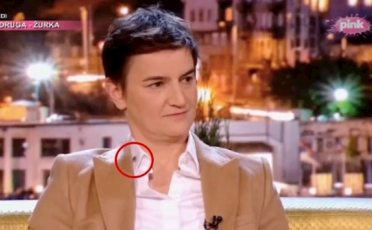 VIDEO: Brnabić otkrila da se plaši buba, dok joj je jedna šetala po kragni