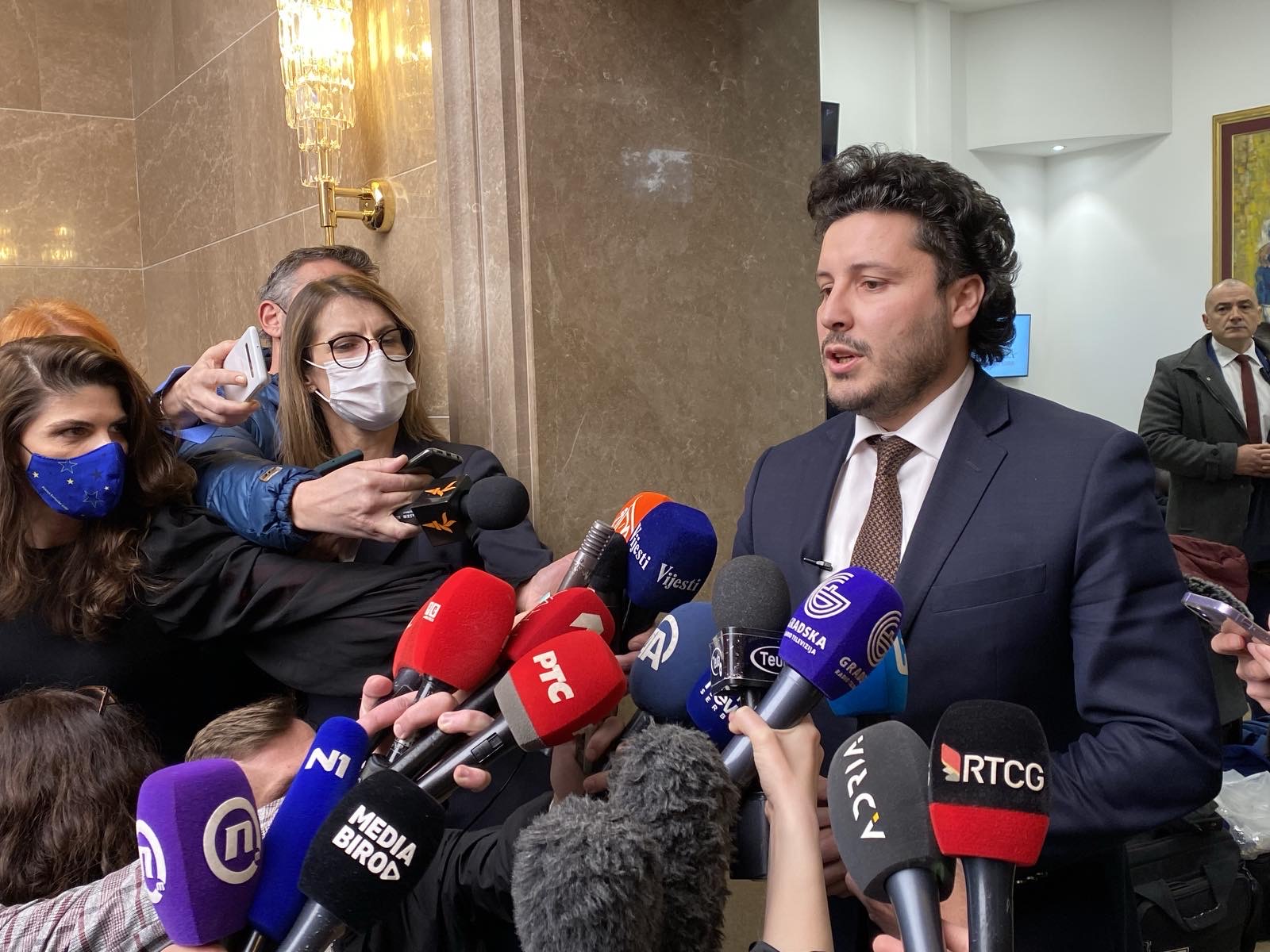 ABAZOVIĆ: Šta se dešava u Crnoj Gori? Pada Vlada? Pa šta?