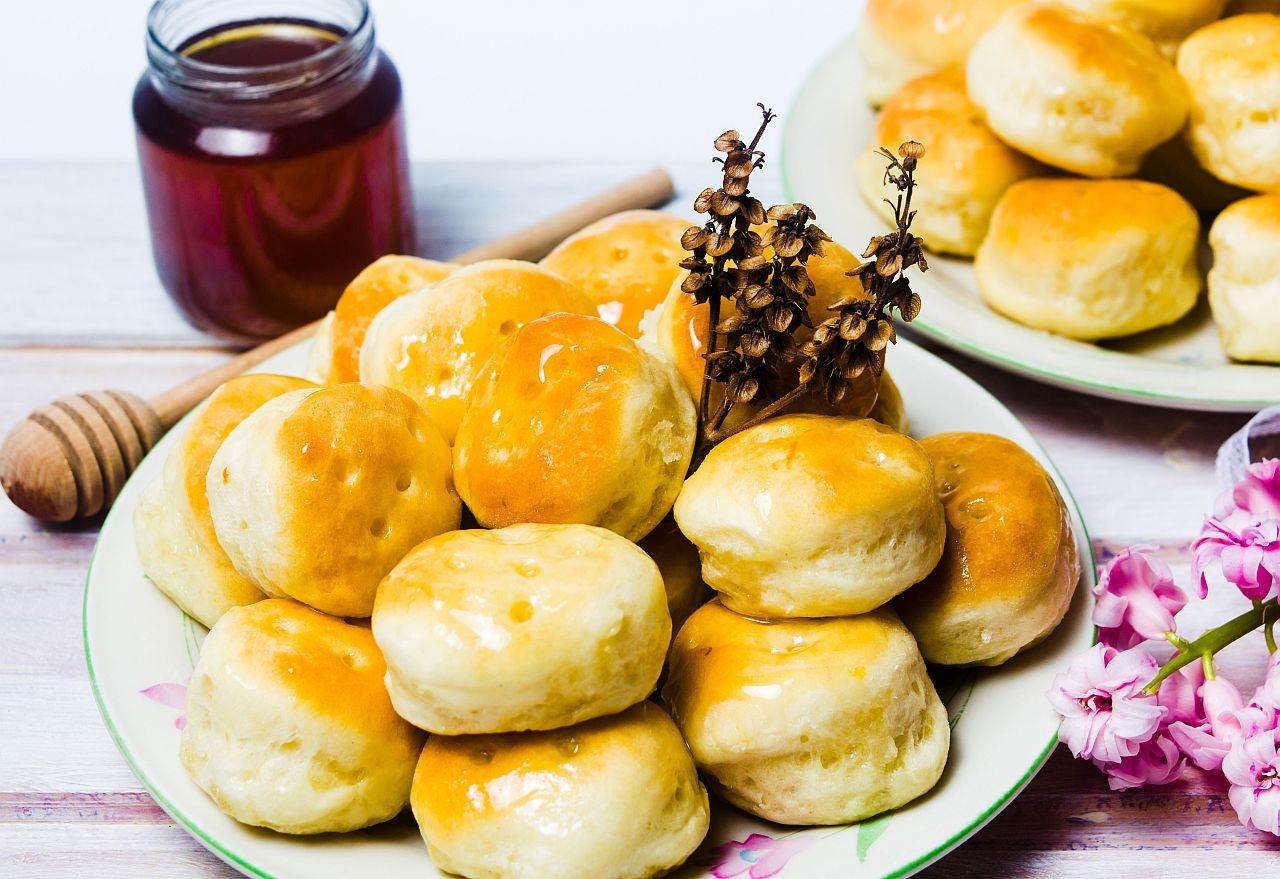 NAPRAVITE OVAJ KOLAČ ZA SREĆU I DUGU LJUBAV U KUĆI: Starinski običaj &#8211; recept za mladenčiće!