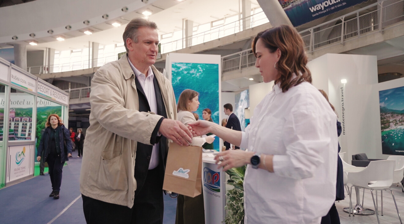 Glumac iz Srećnih ljudi i Porodičnog blaga prvi posjetilac štanda Aerodroma Crne Gore