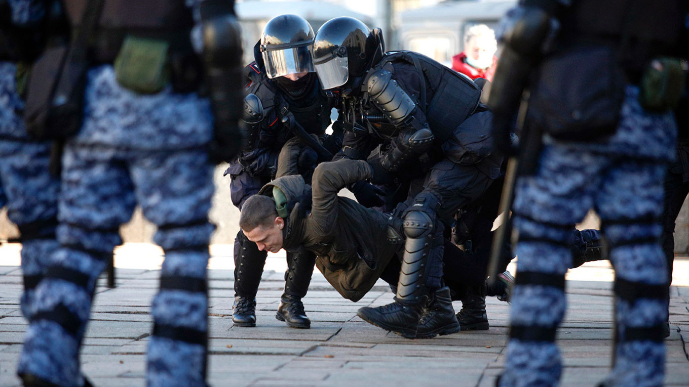 Novi protesti u Rusiji protiv rata u Ukrajini, privedeno više od 800 ljudi