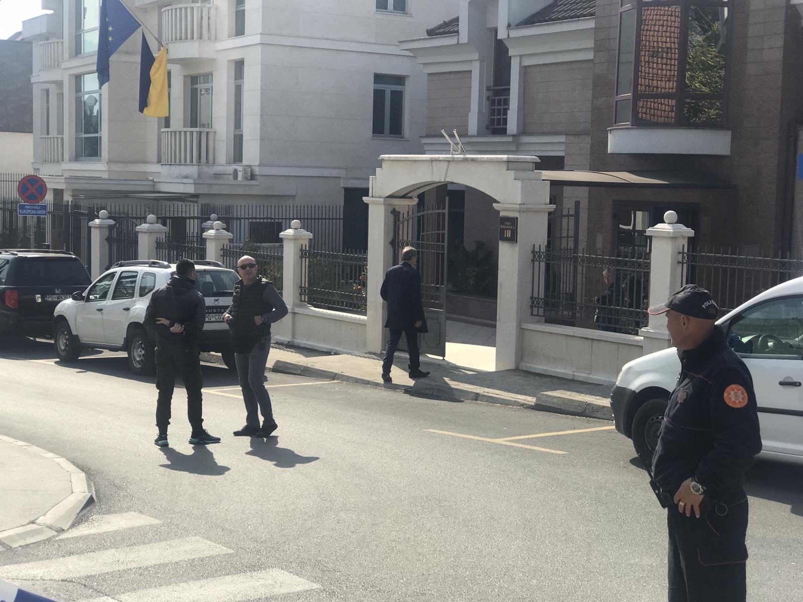 (FOTO) LAŽNA DOJAVA &#8211; NEMA BOMBE U VILI VEKTRA, Brković: Meni nije niko dojavio, došao sam tu i vidio