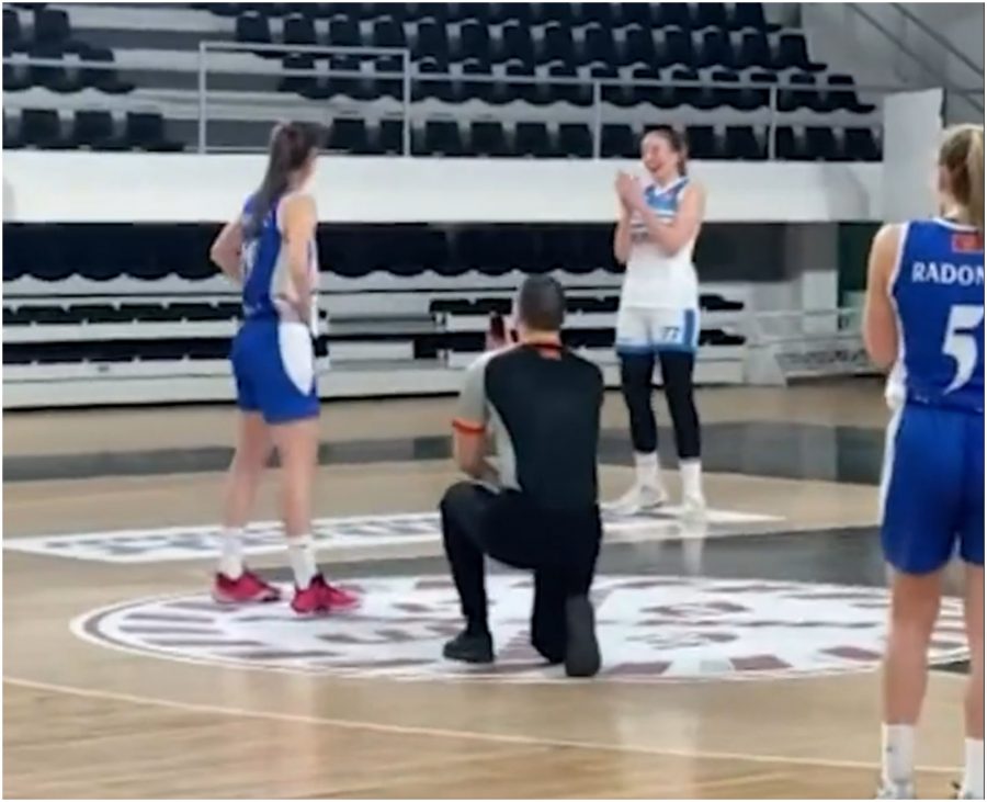 VIDEO Crnogorski sudija prekinuo meč, pa zaprosio košarkašicu