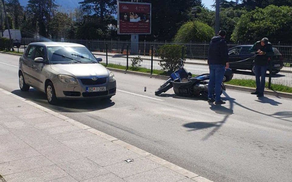 Budva: Udes na bulevaru, motociklista transportovan u bolnicu