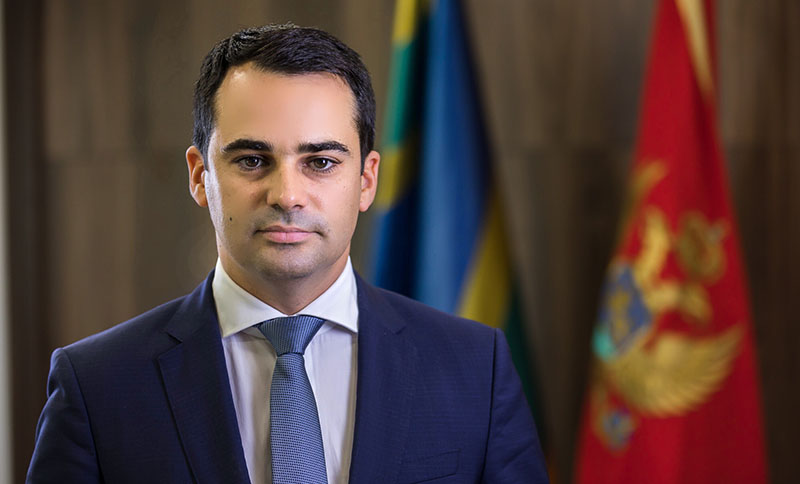 Uređenje dvorišta Gimnazije “Niko Rolović” jedan od prioriteta Opštine Bar