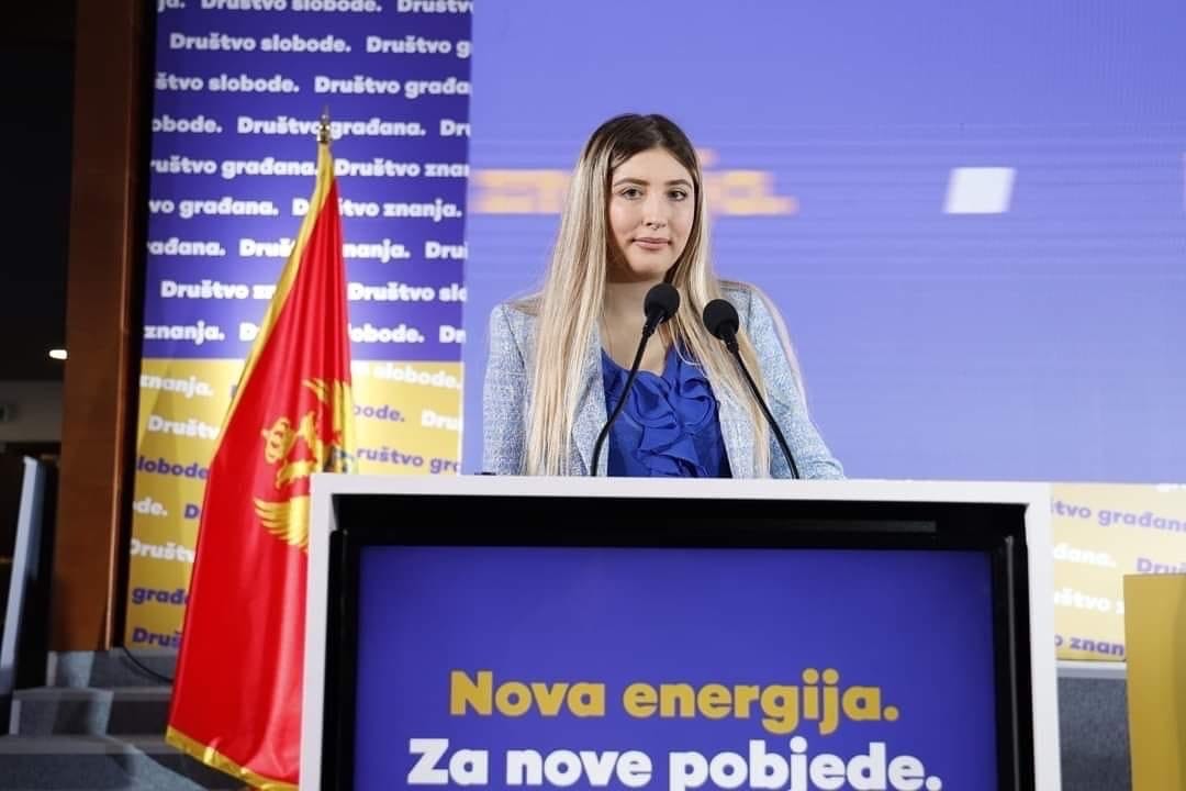 Savjet mladih DPS uputio zahtjev: Air Montenegro da uvede studentske tarife za avionske karte