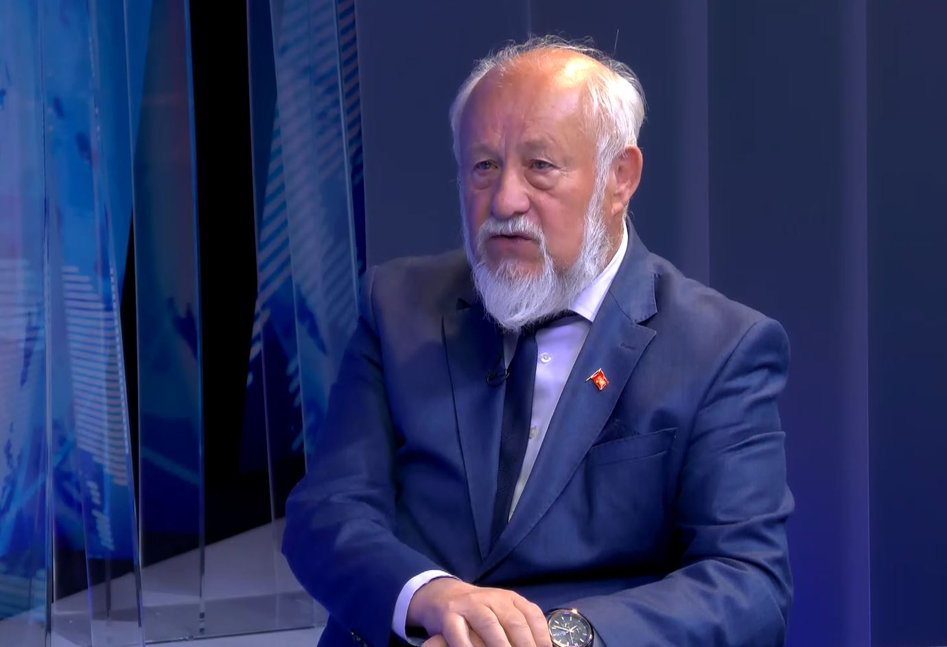 ĐUROVIĆ ZA STANDARD: Korijeni svega su u kući među sijedim glavama i starim pričama, tamo đe još ima žara, ali pepeo treba razgrnuti