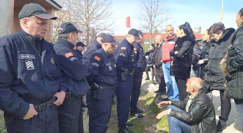 Nikšić: Uz asistenciju policije iseljen sedamdesetogodišnji Vaso Terić